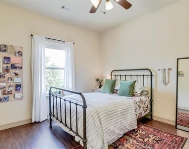 2724 Forest Park Boulevard - Photo Thumbnail 4