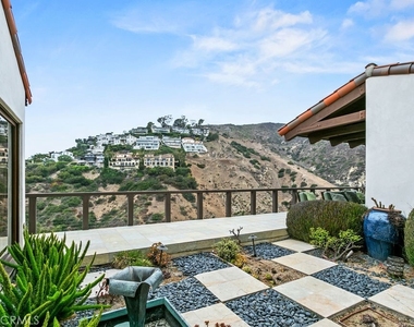 345 Emerald Bay - Photo Thumbnail 23