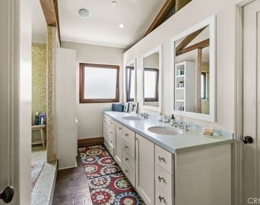 345 Emerald Bay - Photo Thumbnail 19