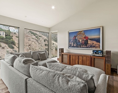 345 Emerald Bay - Photo Thumbnail 39
