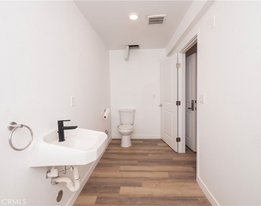 2341 Sheridan Street - Photo Thumbnail 10