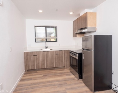 2341 Sheridan Street - Photo Thumbnail 5