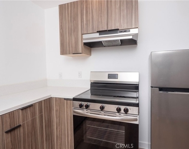 2341 Sheridan Street - Photo Thumbnail 7