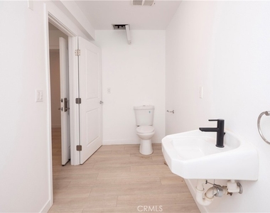 2341 Sheridan Street - Photo Thumbnail 4
