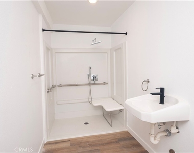 2341 Sheridan Street - Photo Thumbnail 8