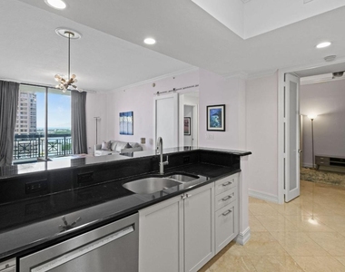 701 S Olive Avenue - Photo Thumbnail 6