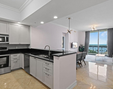 701 S Olive Avenue - Photo Thumbnail 2