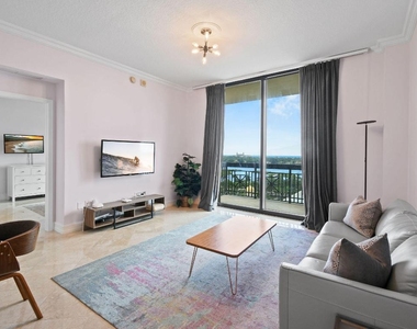 701 S Olive Avenue - Photo Thumbnail 8