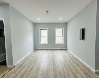 8 Morgan Avenue - Photo Thumbnail 5