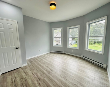 8 Morgan Avenue - Photo Thumbnail 10