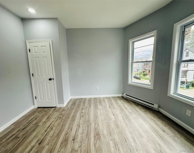 8 Morgan Avenue - Photo Thumbnail 9