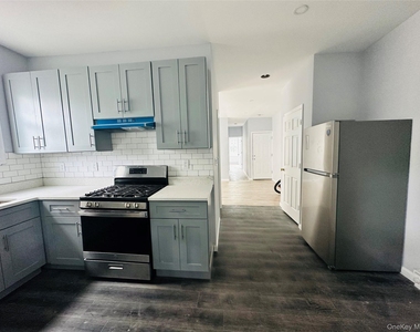 8 Morgan Avenue - Photo Thumbnail 3