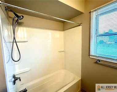 909 Hermann Road - Photo Thumbnail 7