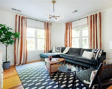 715 Hobart Avenue Se - Photo Thumbnail 8