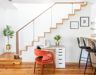 715 Hobart Avenue Se - Photo Thumbnail 2