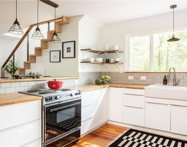 715 Hobart Avenue Se - Photo Thumbnail 3