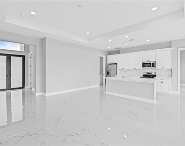 2511 Nw 25th Street - Photo Thumbnail 4