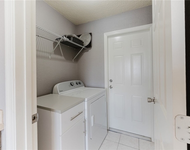 1926 Se 12th Terrace - Photo Thumbnail 18