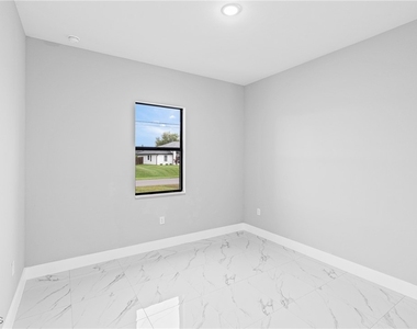 2507 Nw 25th Street - Photo Thumbnail 10
