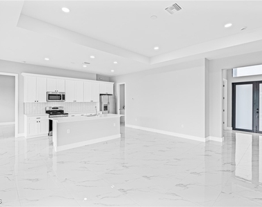 2507 Nw 25th Street - Photo Thumbnail 4