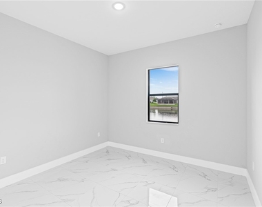 2507 Nw 25th Street - Photo Thumbnail 12
