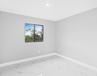 1907 Nw 26th Street - Photo Thumbnail 9