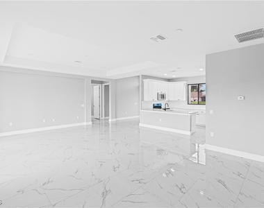 1907 Nw 26th Street - Photo Thumbnail 4