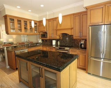 1080 5th Street S - Photo Thumbnail 5