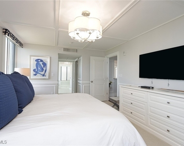 6849 Grenadier Boulevard - Photo Thumbnail 8