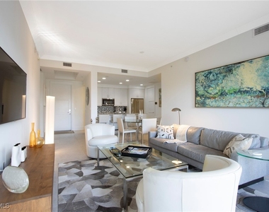 1035 3rd Avenue S - Photo Thumbnail 2