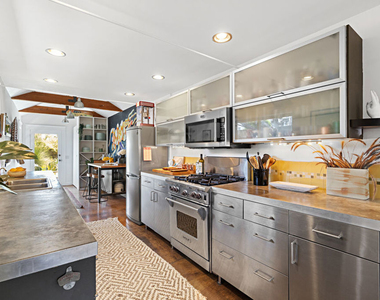 340 5th Avenue - Photo Thumbnail 14