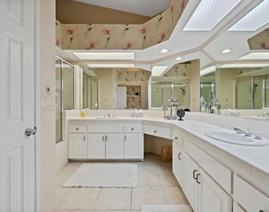 259 Vista Royale Circle W - Photo Thumbnail 27