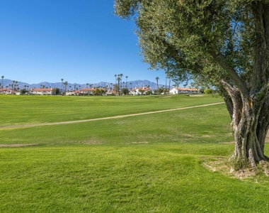 259 Vista Royale Circle W - Photo Thumbnail 6