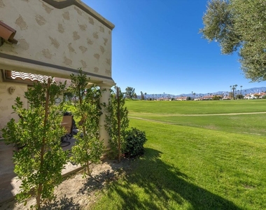 259 Vista Royale Circle W - Photo Thumbnail 5