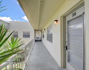 318 Monaco Boulevard - Photo Thumbnail 6