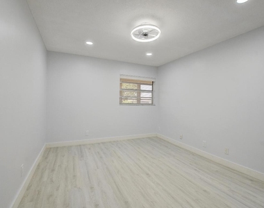 318 Monaco Boulevard - Photo Thumbnail 25