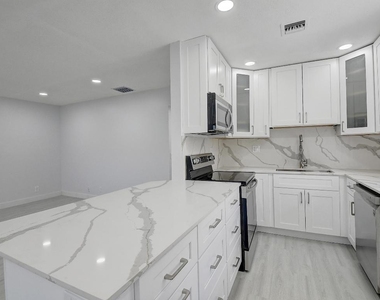 318 Monaco Boulevard - Photo Thumbnail 16