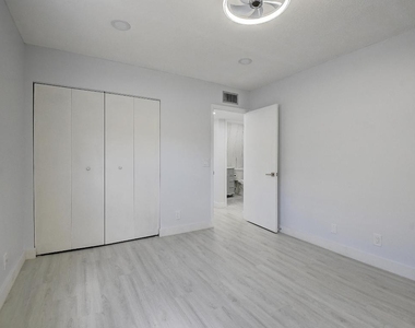 318 Monaco Boulevard - Photo Thumbnail 21
