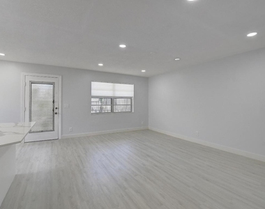 318 Monaco Boulevard - Photo Thumbnail 30
