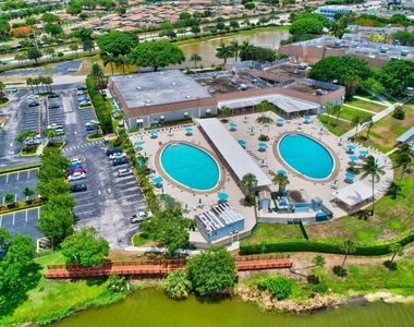 318 Monaco Boulevard - Photo Thumbnail 13