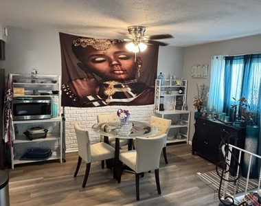 20124 Oak Lane - Photo Thumbnail 4