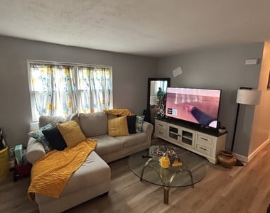 20124 Oak Lane - Photo Thumbnail 9