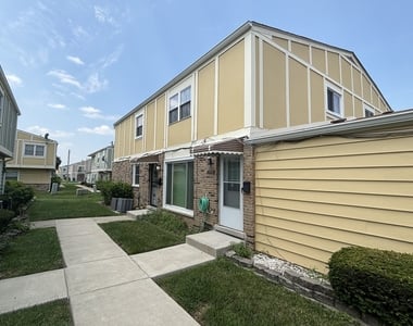 20124 Oak Lane - Photo Thumbnail 2