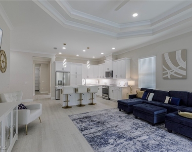 8909 Yucatan Court - Photo Thumbnail 14