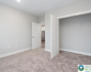 2265 Lafayette Park Drive - Photo Thumbnail 7