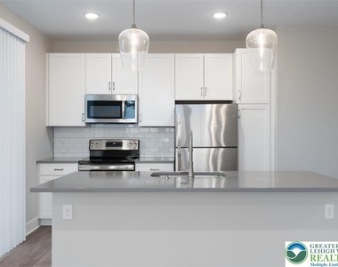 2265 Lafayette Park Drive - Photo Thumbnail 5