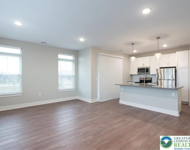 2265 Lafayette Park Drive - Photo Thumbnail 4
