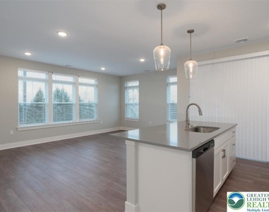 2265 Lafayette Park Drive - Photo Thumbnail 3