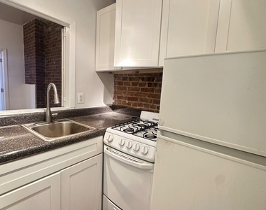 316 East 83rd Street - Photo Thumbnail 2