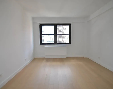 222 East 39th Street - Photo Thumbnail 4